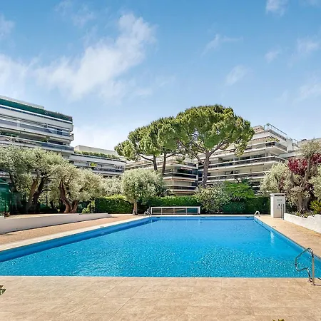 Joli 4 Pers Piscine Confort Nyaraló